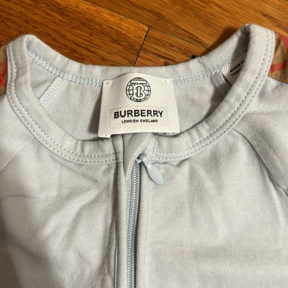 BURBERRY - BABY ICE BLUE PLAYSUIT - SIZE 18M - Picture 4 of 6